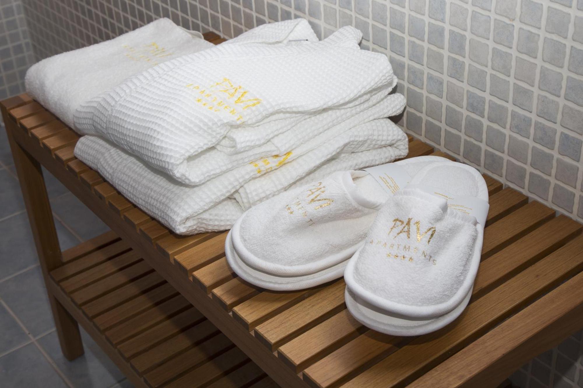 Pavi Apts Ljubljana - Private Rooftop Swimming Pool الغرفة الصورة