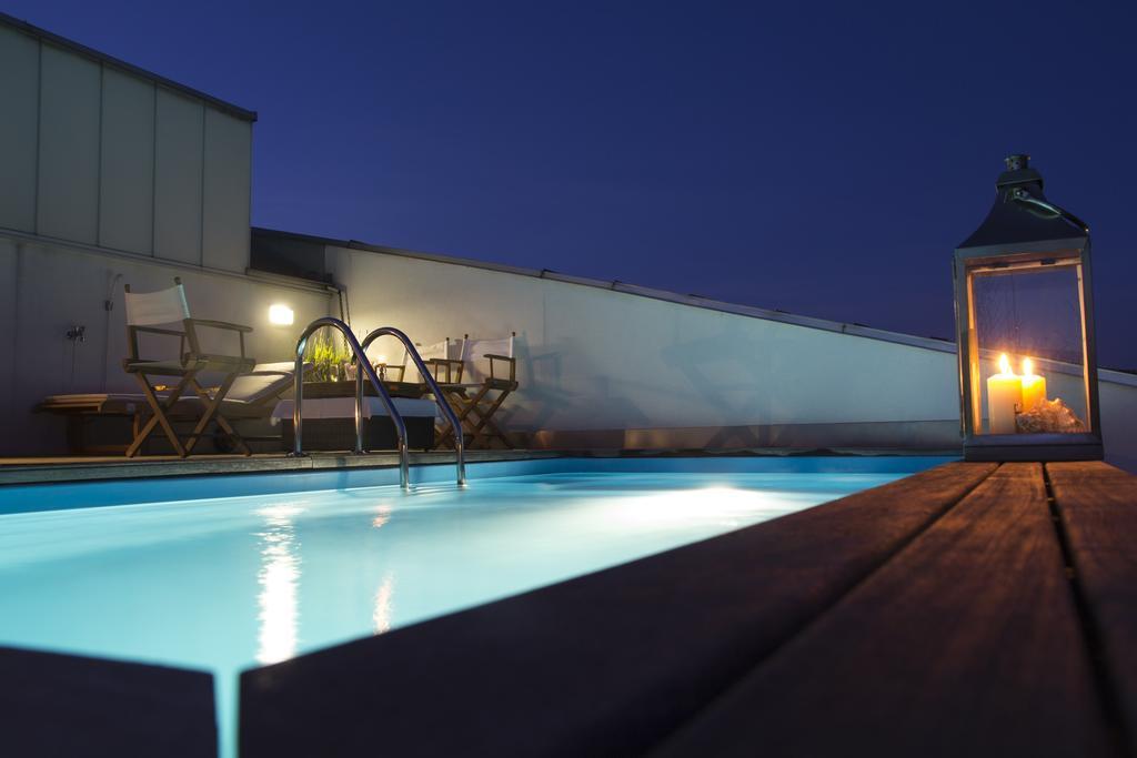 Pavi Apts Ljubljana - Private Rooftop Swimming Pool الغرفة الصورة